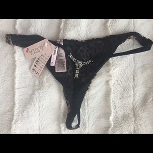 La Senza g-string with crystal back design